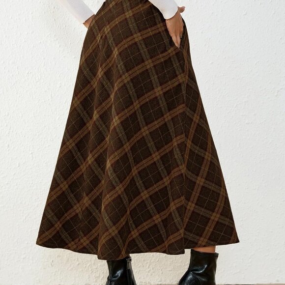 Chic Women's Midi Tartan Skirt - Flared, High Waist with Hidden Zipper Closure - Picture 5 of 7